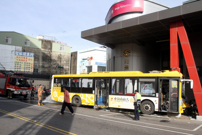 /date/2017/10/11/19bus_2.jpg