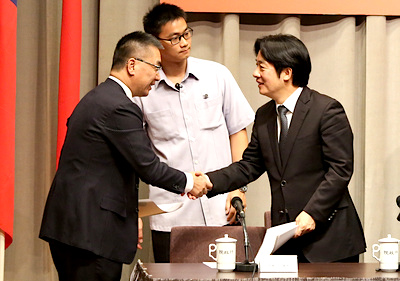 /date/2018/07/12/17cabinet_2.jpg