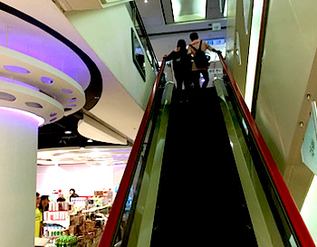 /date/2018/08/21/18escalator_2.jpg