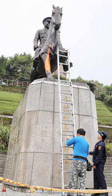 /date/2019/02/23/18statue_2.jpg