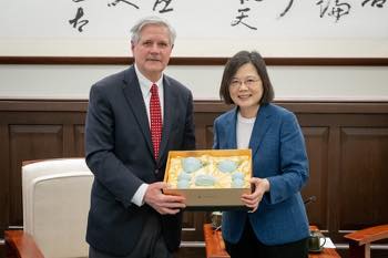 /date/2023/04/14/17hoeven_2.jpg